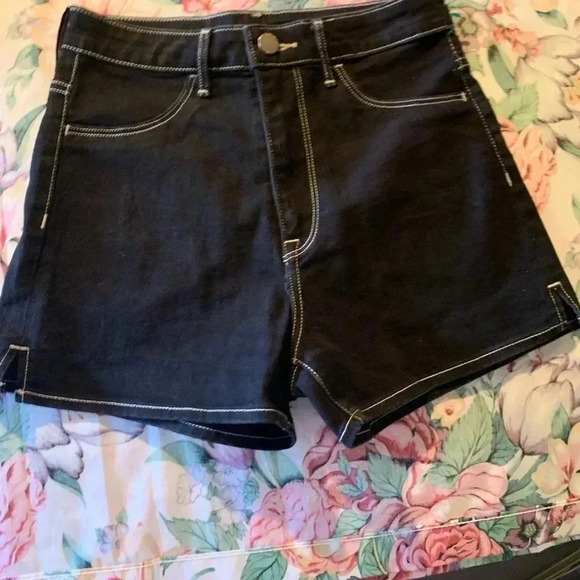 H&M Pants - H&M Women’s Jean Shorts  Size 2
